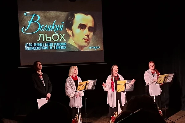 Студенти відвідали виставу «Великий льох» у Театрі корифеїв